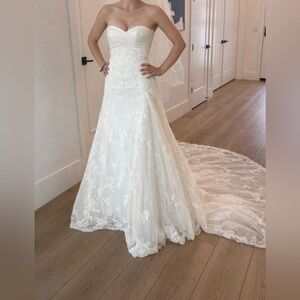 Pronovias White Strapless Lace Wedding Dress